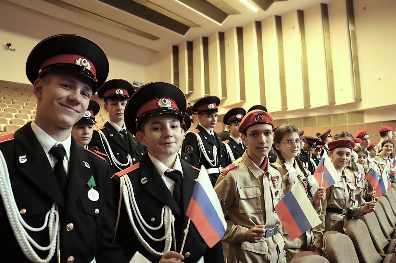 В День народного единства и Казанской иконы Божией Матери в Брянске состоялся большой театрализованный концерт! В День народного единства и Казанской иконы Божией Матери в Брянске состоялся большой театрализованный концерт!