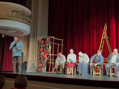 3 ноября, в рамках Всероссийской акции «Ночь искусств», артисты Брянского театра юного зрителя сыграли премьерный спектакль «Любовь и глуби» по пьесе В. Гуркина и провели Творческую встречу со зрителями, посвященную Дню...