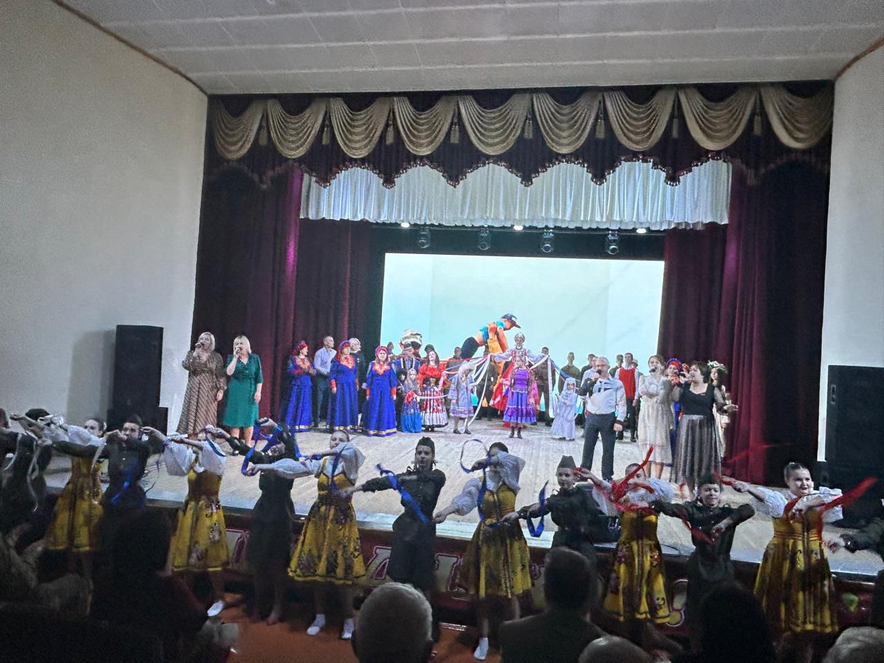 Сергей Лавокин: День народного единства ознаменовался в нашем районе масштабным торжественным мероприятием "От воинской славы - к единству народа" Сергей Лавокин: День народного единства ознаменовался в нашем районе масштабным торжественным мероприятием "От воинской славы - к единству народа"