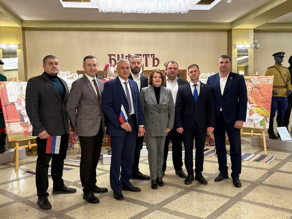 В Брянске сегодня, 4 ноября, состоялся приуроченный ко Дню народного единства праздничный концерт «Наш дом — Россия!» В Брянске сегодня, 4 ноября, состоялся приуроченный ко Дню народного единства праздничный концерт «Наш дом — Россия!»