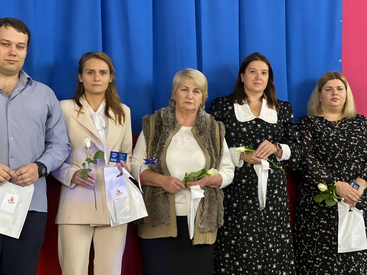 Александр Исаев: День народного единства ! В Климовском местном отделении партии «ЕДИНАЯ РОССИЯ» вручили партийные билеты Александр Исаев: День народного единства ! В Климовском местном отделении партии «ЕДИНАЯ РОССИЯ» вручили партийные билеты