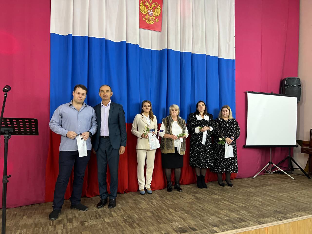 Александр Исаев: День народного единства ! В Климовском местном отделении партии «ЕДИНАЯ РОССИЯ» вручили партийные билеты