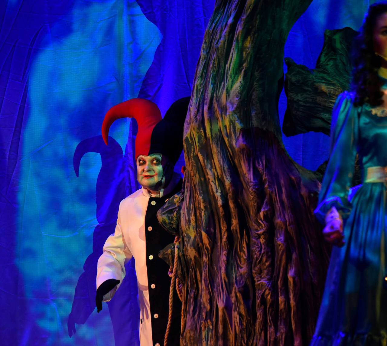 4 ноября на праздничном концерте «Наш дом-Россия!», приуроченного к Дню народного единства, Губернатор Брянской области А. В. Богомаз вручил государственную награду «Заслуженный артист Российской Федерации» Чубакову Алексею... 4 ноября на праздничном концерте «Наш дом-Россия!», приуроченного к Дню народного единства, Губернатор Брянской области А. В. Богомаз вручил государственную награду «Заслуженный артист Российской Федерации» Чубакову Алексею...