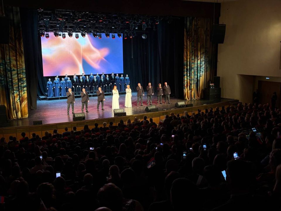 В Брянске сегодня, 4 ноября, состоялся приуроченный ко Дню народного единства праздничный концерт «Наш дом — Россия!» В Брянске сегодня, 4 ноября, состоялся приуроченный ко Дню народного единства праздничный концерт «Наш дом — Россия!»
