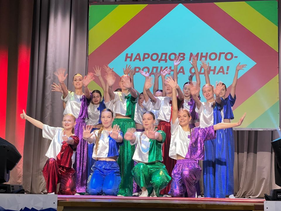 Ежегодно 4 ноября Российская Федерация отмечает молодой, но значимый праздник – День народного единства Ежегодно 4 ноября Российская Федерация отмечает молодой, но значимый праздник – День народного единства