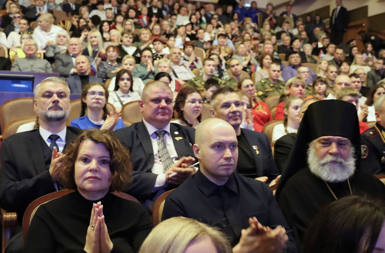 В День народного единства и Казанской иконы Божией Матери в Брянске состоялся большой театрализованный концерт! В День народного единства и Казанской иконы Божией Матери в Брянске состоялся большой театрализованный концерт!
