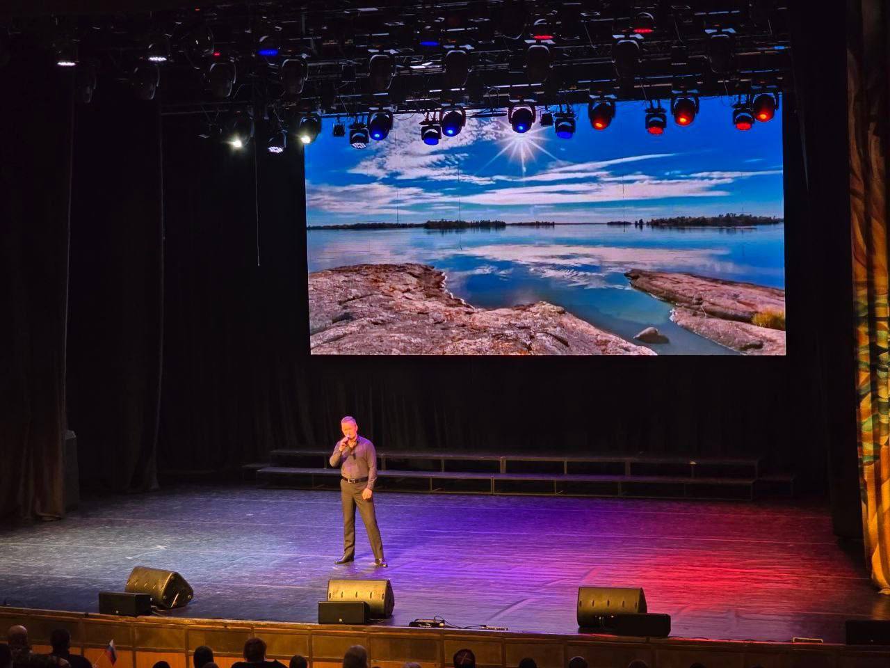 Сегодня на сцене к/з "Дружба" состоялся праздничный концерт, посвящённый Дню народного единства «Наш дом — Россия» Сегодня на сцене к/з "Дружба" состоялся праздничный концерт, посвящённый Дню народного единства «Наш дом — Россия»