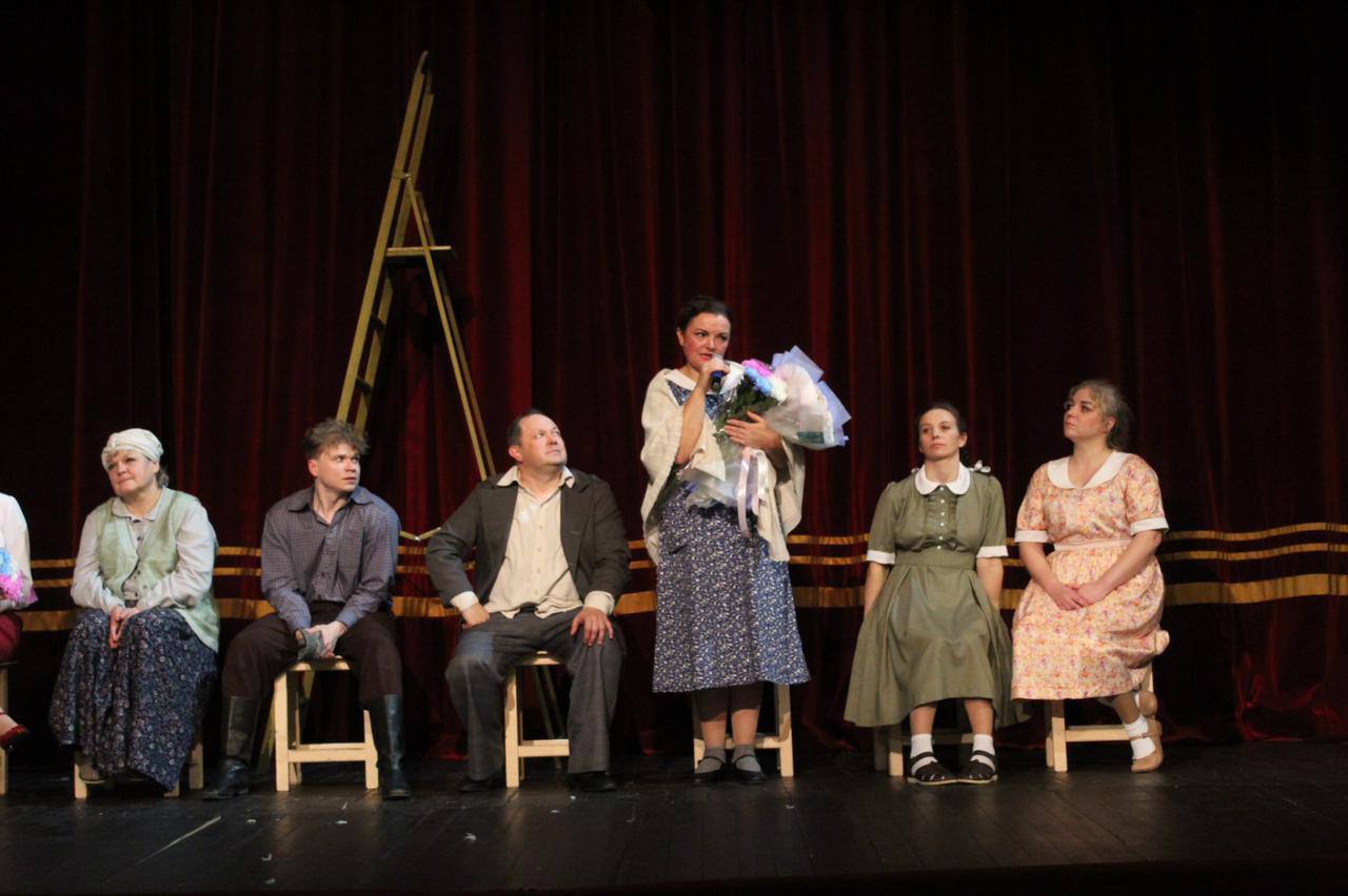 3 ноября, в рамках Всероссийской акции «Ночь искусств», артисты Брянского театра юного зрителя сыграли премьерный спектакль «Любовь и глуби» по пьесе В. Гуркина и провели Творческую встречу со зрителями, посвященную Дню... 3 ноября, в рамках Всероссийской акции «Ночь искусств», артисты Брянского театра юного зрителя сыграли премьерный спектакль «Любовь и глуби» по пьесе В. Гуркина и провели Творческую встречу со зрителями, посвященную Дню...