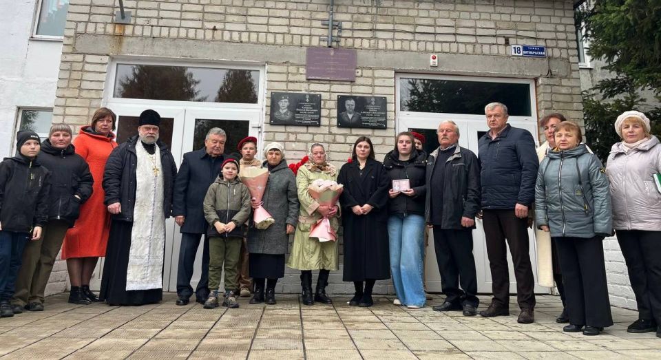 Сегодня в МОУ-СОШ села Найтоповичи состоялось открытие мемориальных досок в память о выпускниках, погибших при исполнении воинского долга: Клищенко Николае Викторовиче и Буренке Александре Александровиче Сегодня в МОУ-СОШ села Найтоповичи состоялось открытие мемориальных досок в память о выпускниках, погибших при исполнении воинского долга: Клищенко Николае Викторовиче и Буренке Александре Александровиче