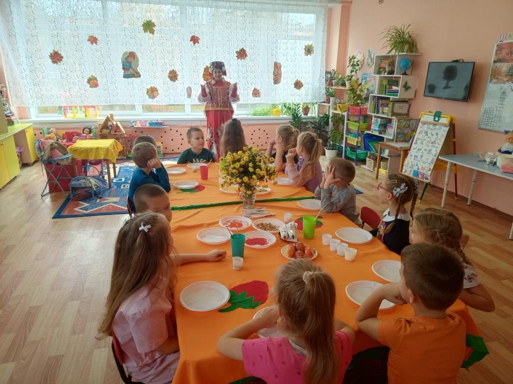 В подготовительной к школе группе №1 (воспитатель Байда Е.П.) МБДОУ – Детский сад №29 «Родничок» прошёл прошел мастер-класс по росписи пряников, который провела мама Вольхиной Варвары - Вольхина Юлия Игоревна В подготовительной к школе группе №1 (воспитатель Байда Е.П.) МБДОУ – Детский сад №29 «Родничок» прошёл прошел мастер-класс по росписи пряников, который провела мама Вольхиной Варвары - Вольхина Юлия Игоревна