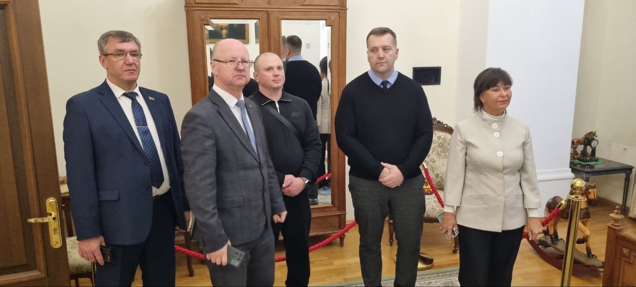 Делегация Брянской области в День народного единства приняла участие в форуме гражданских инициатив «От идеи – к результату» в Гомеле Республики Беларусь Делегация Брянской области в День народного единства приняла участие в форуме гражданских инициатив «От идеи – к результату» в Гомеле Республики Беларусь