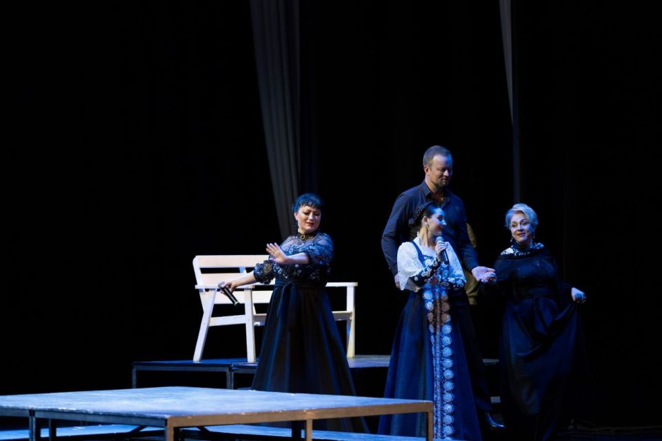 Ах, этот вечный, искренний романс Ах, этот вечный, искренний романс