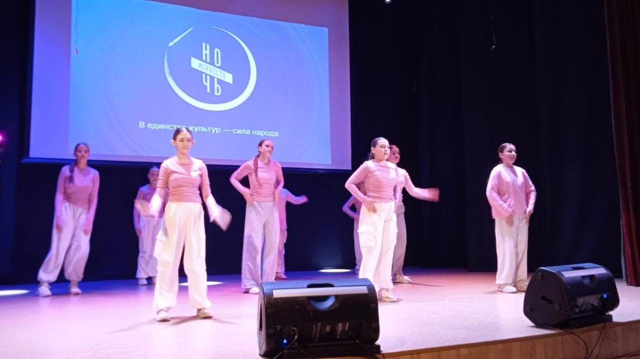 3 ноября в ДК Володарского района прошла традиционная ежегодная акция «Ночь искусств» 3 ноября в ДК Володарского района прошла традиционная ежегодная акция «Ночь искусств»