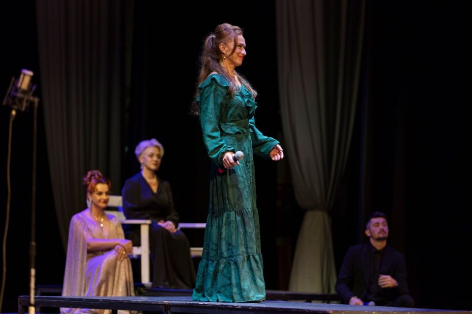 Ах, этот вечный, искренний романс Ах, этот вечный, искренний романс