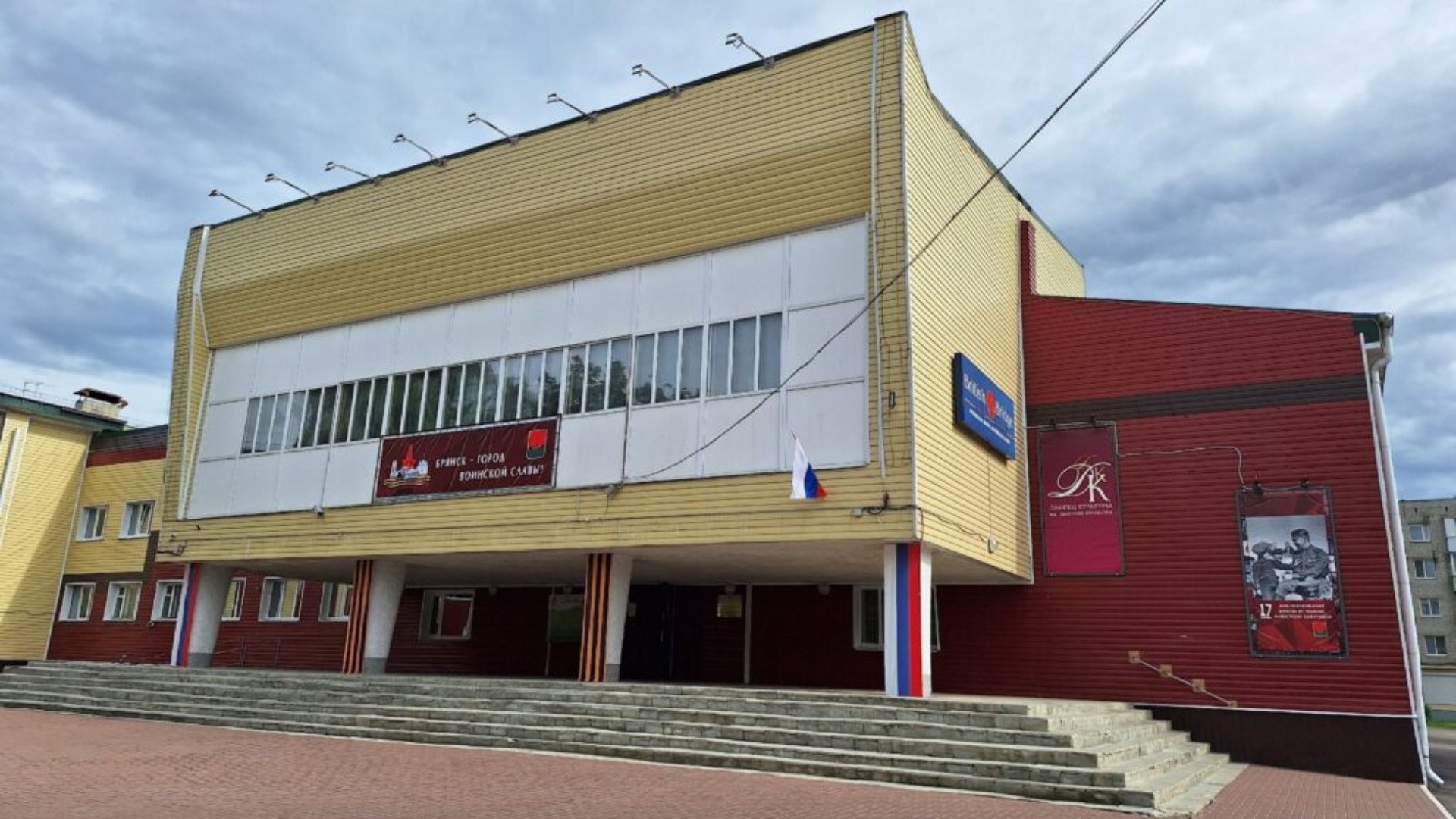 Брянский художник Борис Яшин представил выставку "Мое Отечество"