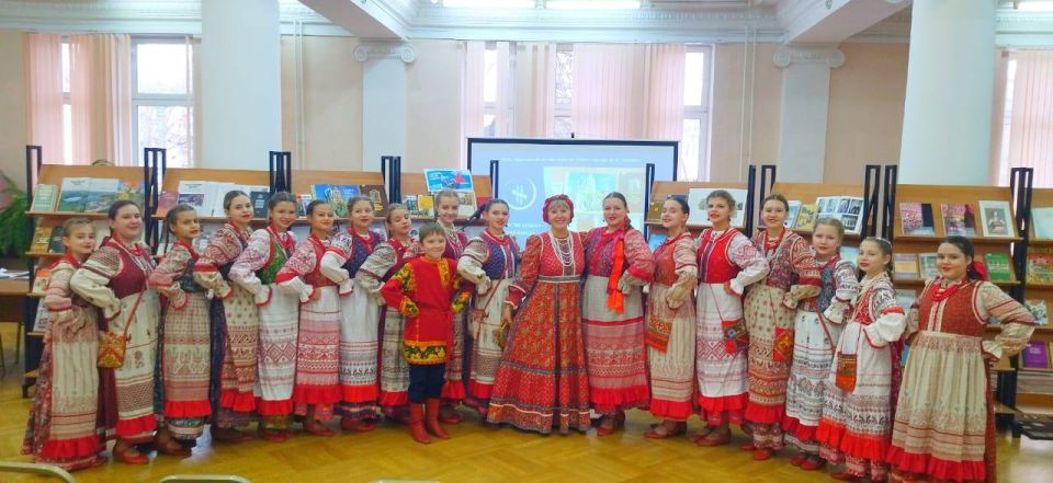 В рамках Всероссийской акции "Ночь музеев" образцовый фольклорный ансамбль «Зарянка» ( руководитель -заслуженный работник культуры Брянской области Ситникова Татьяна Васильевна) принял участие в мероприятии, которое... В рамках Всероссийской акции "Ночь музеев" образцовый фольклорный ансамбль «Зарянка» ( руководитель -заслуженный работник культуры Брянской области Ситникова Татьяна Васильевна) принял участие в мероприятии, которое...