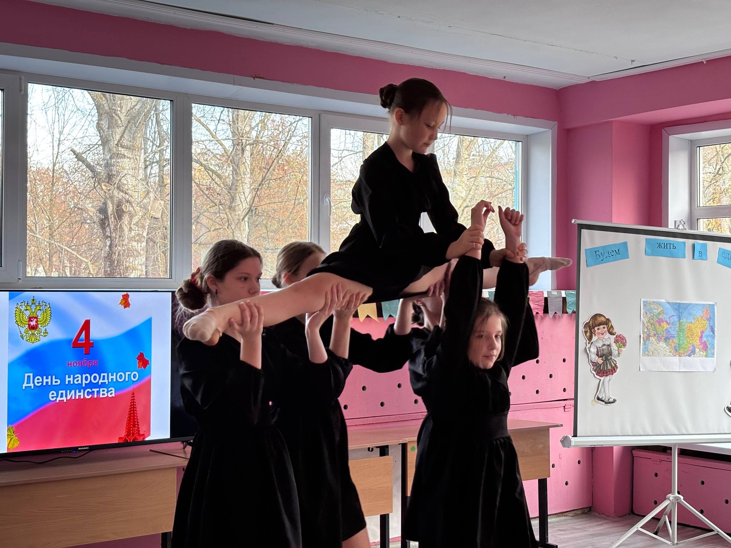 В преддверии Дня народного единства у активистов "Движения Первых" была насыщенная неделя В преддверии Дня народного единства у активистов "Движения Первых" была насыщенная неделя