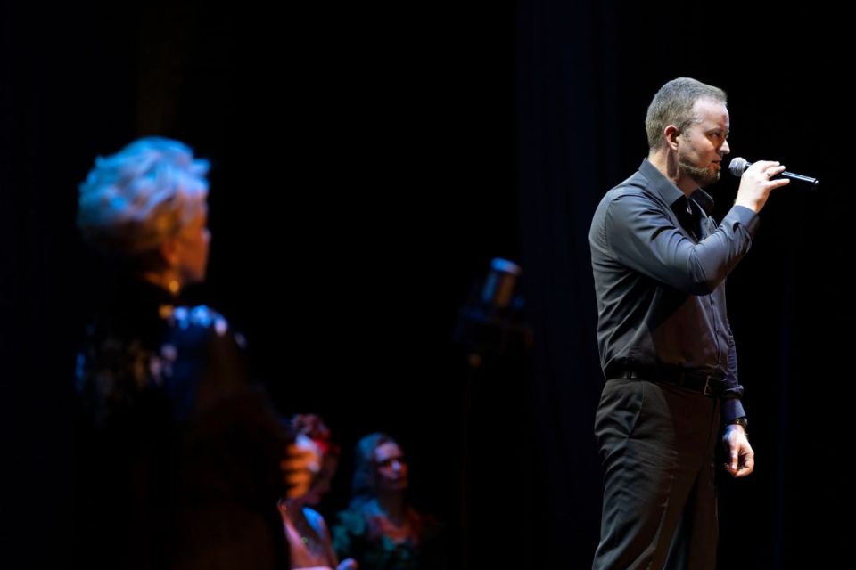 Ах, этот вечный, искренний романс Ах, этот вечный, искренний романс