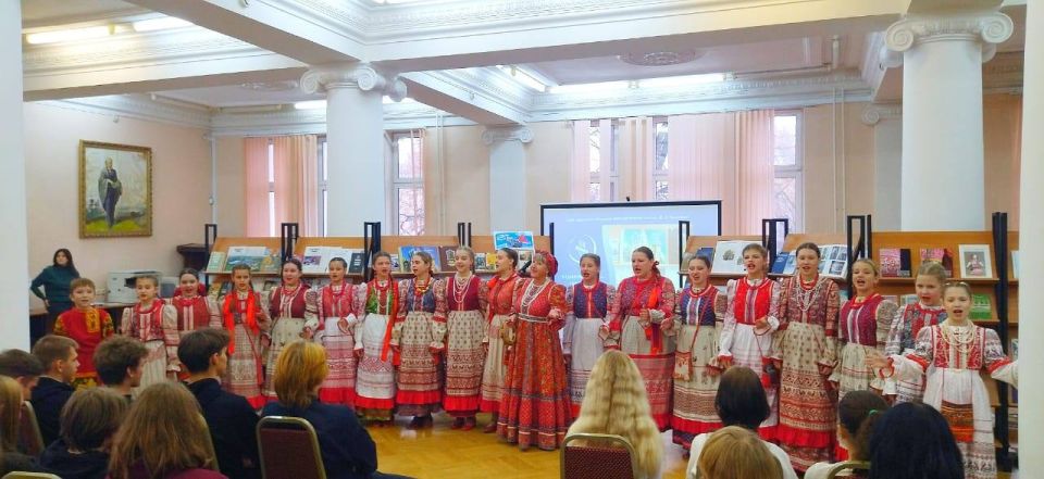 В рамках Всероссийской акции "Ночь музеев" образцовый фольклорный ансамбль «Зарянка» ( руководитель -заслуженный работник культуры Брянской области Ситникова Татьяна Васильевна) принял участие в мероприятии, которое... В рамках Всероссийской акции "Ночь музеев" образцовый фольклорный ансамбль «Зарянка» ( руководитель -заслуженный работник культуры Брянской области Ситникова Татьяна Васильевна) принял участие в мероприятии, которое...