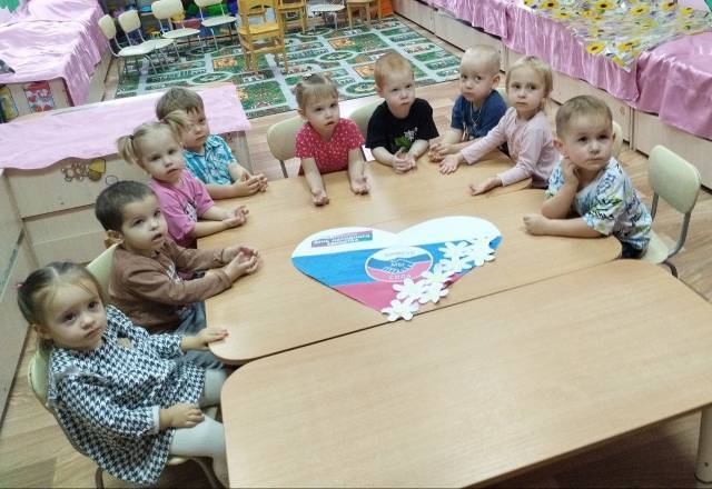 День народного единства - это не просто день отмеченный в календаре красным цветом, но ещё и отличный повод рассказать детям о том, как важно жить в мире, уважать и ценить друг друга День народного единства - это не просто день отмеченный в календаре красным цветом, но ещё и отличный повод рассказать детям о том, как важно жить в мире, уважать и ценить друг друга