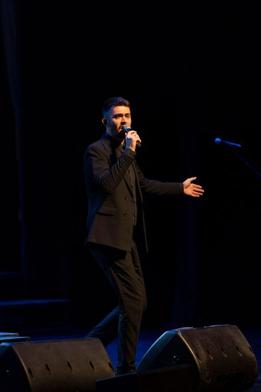 Ах, этот вечный, искренний романс Ах, этот вечный, искренний романс