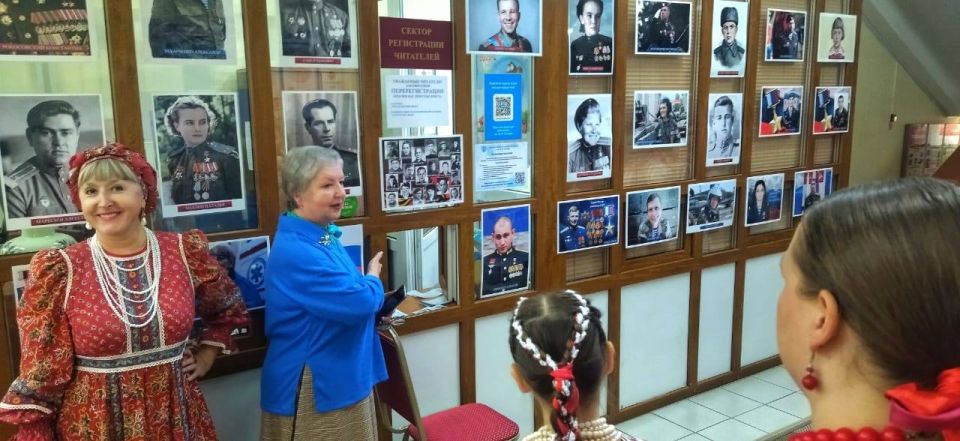 В рамках Всероссийской акции "Ночь музеев" образцовый фольклорный ансамбль «Зарянка» ( руководитель -заслуженный работник культуры Брянской области Ситникова Татьяна Васильевна) принял участие в мероприятии, которое... В рамках Всероссийской акции "Ночь музеев" образцовый фольклорный ансамбль «Зарянка» ( руководитель -заслуженный работник культуры Брянской области Ситникова Татьяна Васильевна) принял участие в мероприятии, которое...