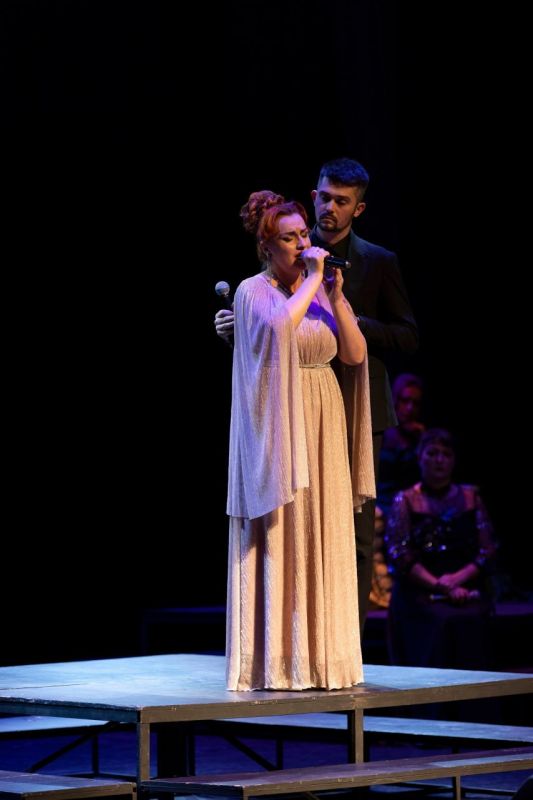 Ах, этот вечный, искренний романс Ах, этот вечный, искренний романс