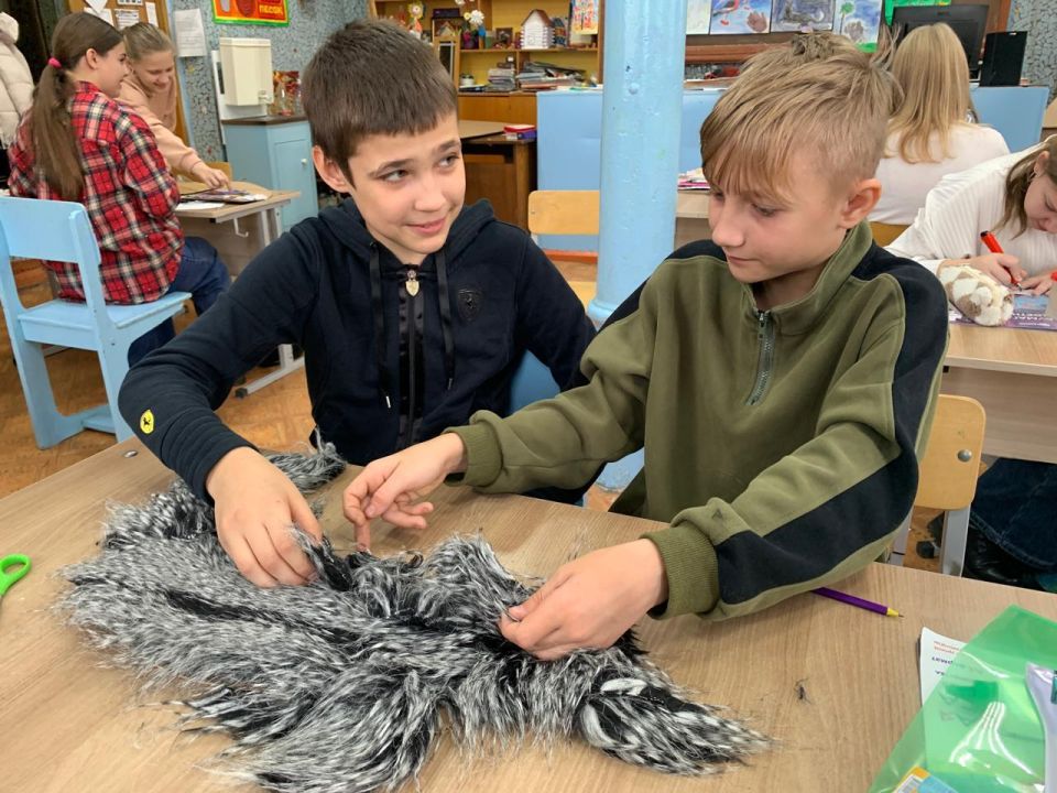 2 ноября ребята 6а класса учавствовали в освоении народного творчества, погружаясь в традиционные художественные промыслы и стили 2 ноября ребята 6а класса учавствовали в освоении народного творчества, погружаясь в традиционные художественные промыслы и стили