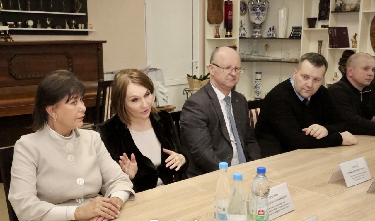 Делегация Брянской области в День народного единства приняла участие в форуме гражданских инициатив «От идеи – к результату» в Гомеле Республики Беларусь Делегация Брянской области в День народного единства приняла участие в форуме гражданских инициатив «От идеи – к результату» в Гомеле Республики Беларусь