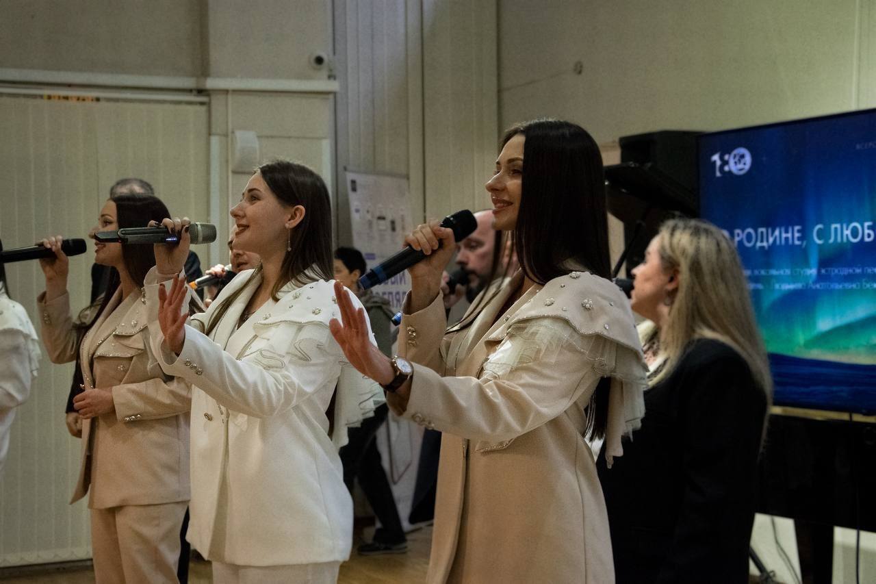 В «Брянском областном художественном музейно-выставочном центре» народная вокальная студия эстрадной песни «Созвучие» (рук В «Брянском областном художественном музейно-выставочном центре» народная вокальная студия эстрадной песни «Созвучие» (рук