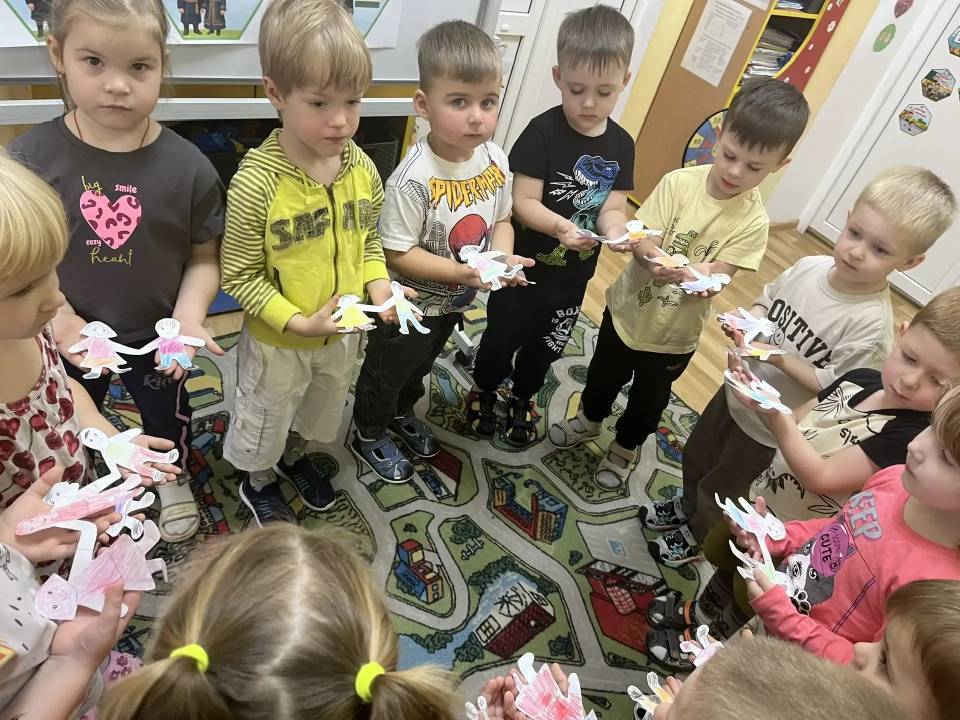 День народного единства - это не просто день отмеченный в календаре красным цветом, но ещё и отличный повод рассказать детям о том, как важно жить в мире, уважать и ценить друг друга День народного единства - это не просто день отмеченный в календаре красным цветом, но ещё и отличный повод рассказать детям о том, как важно жить в мире, уважать и ценить друг друга