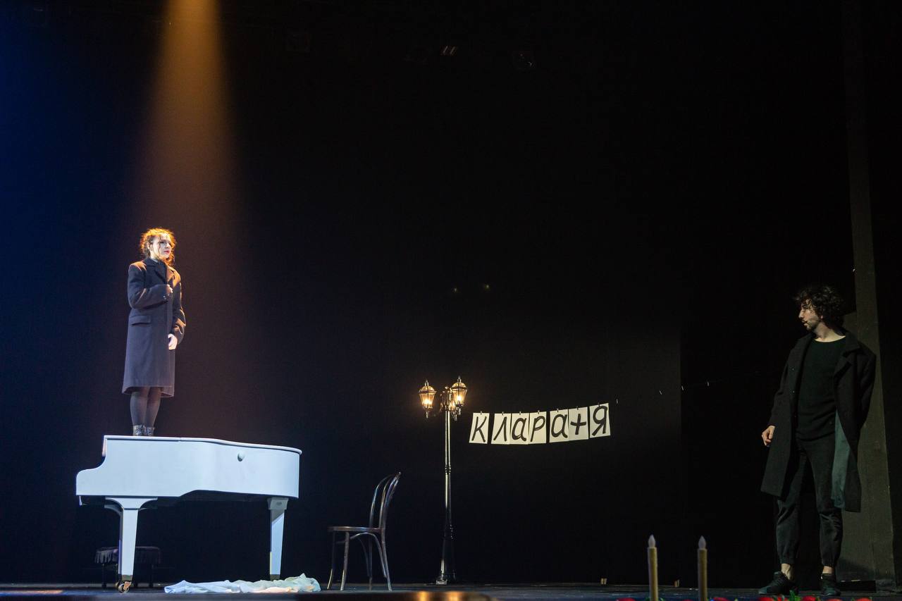 Поздним вечером 4 ноября зрители Брянского областного театра драмы погрузились в мистическую историю любви по повести И.С. Тургенева «КЛАРА МИЛИЧ» Поздним вечером 4 ноября зрители Брянского областного театра драмы погрузились в мистическую историю любви по повести И.С. Тургенева «КЛАРА МИЛИЧ»