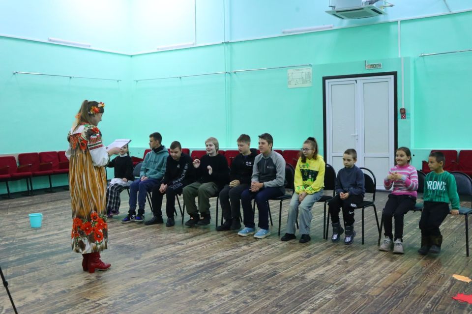 В уютном зале Навлинского районного дома культуры прошло увлекательное игровое мероприятие для ребят отделения дневного пребывания и реабилитации комплексного центра В уютном зале Навлинского районного дома культуры прошло увлекательное игровое мероприятие для ребят отделения дневного пребывания и реабилитации комплексного центра