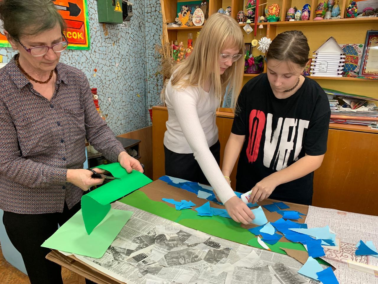 2 ноября ребята 6а класса учавствовали в освоении народного творчества, погружаясь в традиционные художественные промыслы и стили 2 ноября ребята 6а класса учавствовали в освоении народного творчества, погружаясь в традиционные художественные промыслы и стили