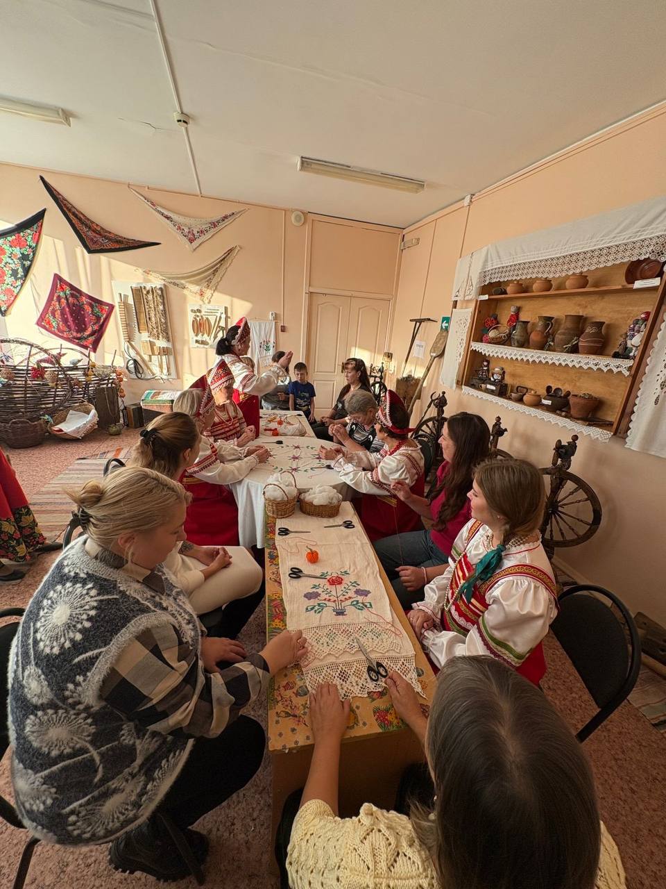 3 ноября в доме культуры рабочего посёлка РадицаКрыловка в рамках Всероссийской акции «Ночь искусств» прошли Фолквечёрки