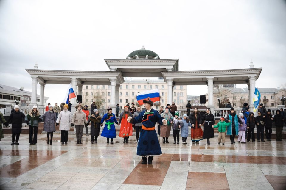 Ко Дню народного единства коллективы территориальных органов Росреестра по всей стране организовали серию мероприятий, которые продемонстрировали, что наша сила - в многообразии культур, традиций и народов Ко Дню народного единства коллективы территориальных органов Росреестра по всей стране организовали серию мероприятий, которые продемонстрировали, что наша сила - в многообразии культур, традиций и народов