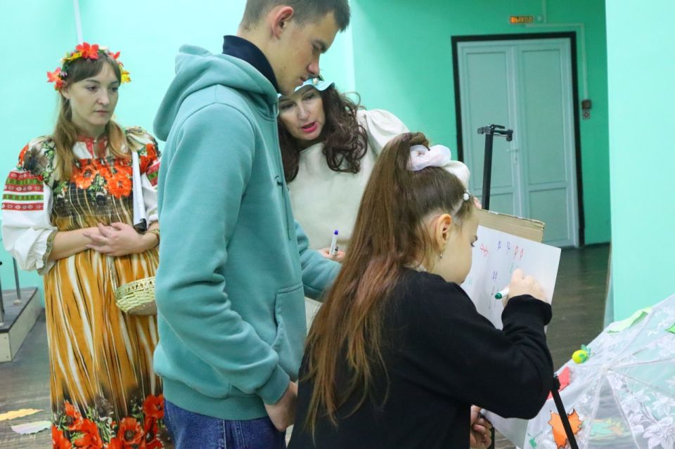 В уютном зале Навлинского районного дома культуры прошло увлекательное игровое мероприятие для ребят отделения дневного пребывания и реабилитации комплексного центра В уютном зале Навлинского районного дома культуры прошло увлекательное игровое мероприятие для ребят отделения дневного пребывания и реабилитации комплексного центра