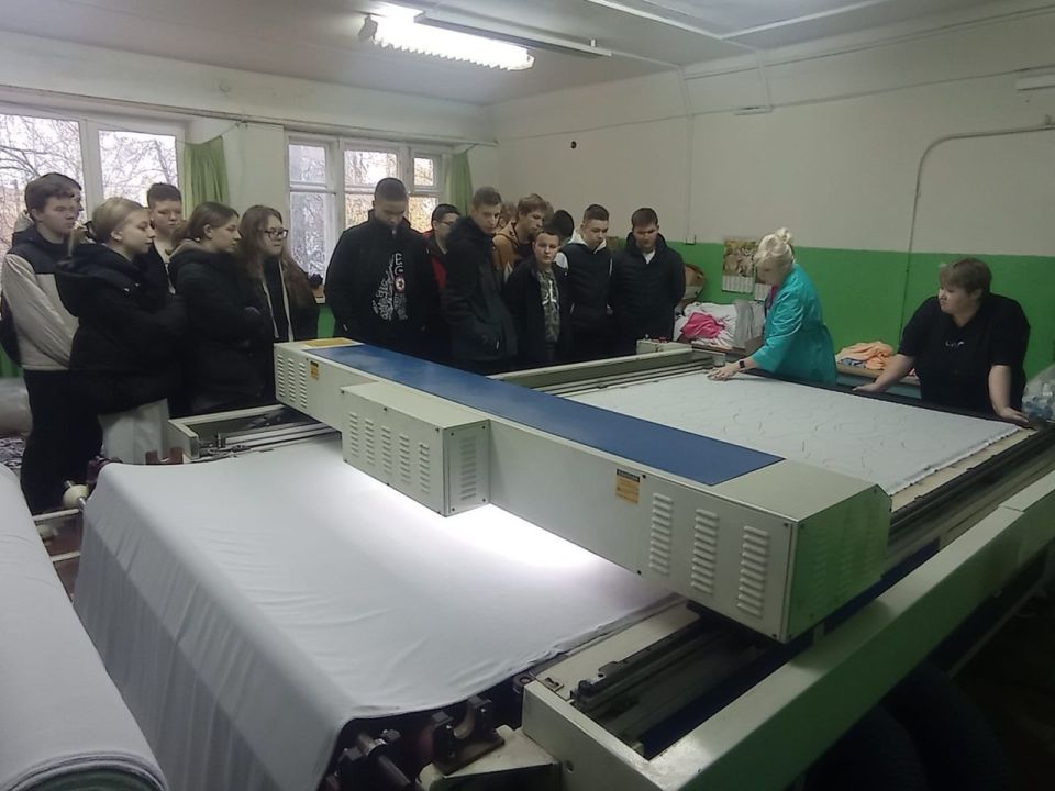 Ученики 8б и 9а классов МБОУ-СОШ4 вместе со своими классными руководителями в период осенних каникул продолжили углубляться в вопросы профориентации Ученики 8б и 9а классов МБОУ-СОШ4 вместе со своими классными руководителями в период осенних каникул продолжили углубляться в вопросы профориентации