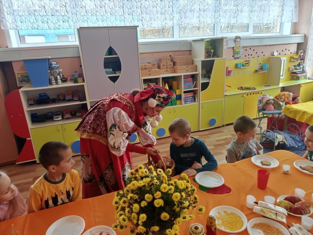 В подготовительной к школе группе №1 (воспитатель Байда Е.П.) МБДОУ – Детский сад №29 «Родничок» прошёл прошел мастер-класс по росписи пряников, который провела мама Вольхиной Варвары - Вольхина Юлия Игоревна В подготовительной к школе группе №1 (воспитатель Байда Е.П.) МБДОУ – Детский сад №29 «Родничок» прошёл прошел мастер-класс по росписи пряников, который провела мама Вольхиной Варвары - Вольхина Юлия Игоревна