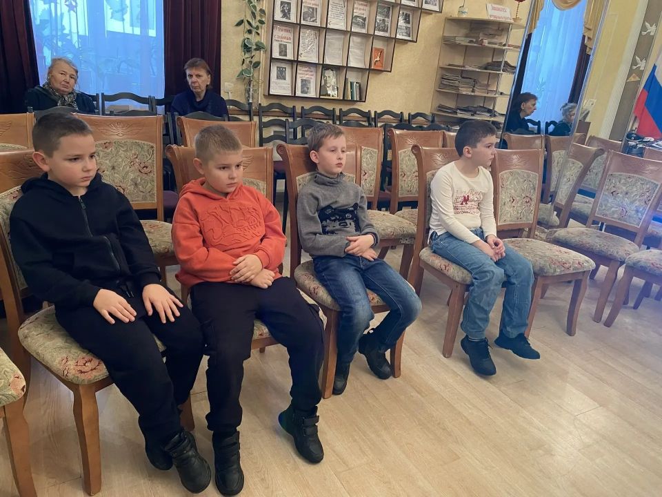 1 ноября 2025 года в преддверии Дня народного единства в МБОУ- Прогимназия №1 прошли мероприятия, демонстрирующие ценность понимания свободы, мира, исторических событий и гордости за свою страну! 1 ноября 2025 года в преддверии Дня народного единства в МБОУ- Прогимназия №1 прошли мероприятия, демонстрирующие ценность понимания свободы, мира, исторических событий и гордости за свою страну!