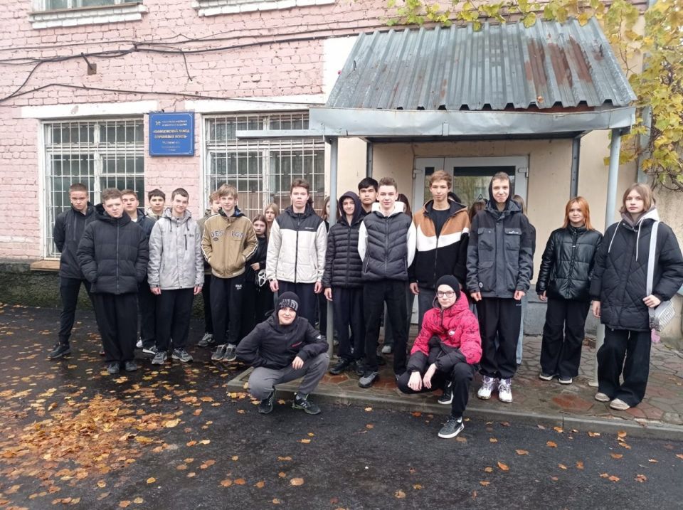 Ученики 8б и 9а классов МБОУ-СОШ4 вместе со своими классными руководителями в период осенних каникул продолжили углубляться в вопросы профориентации