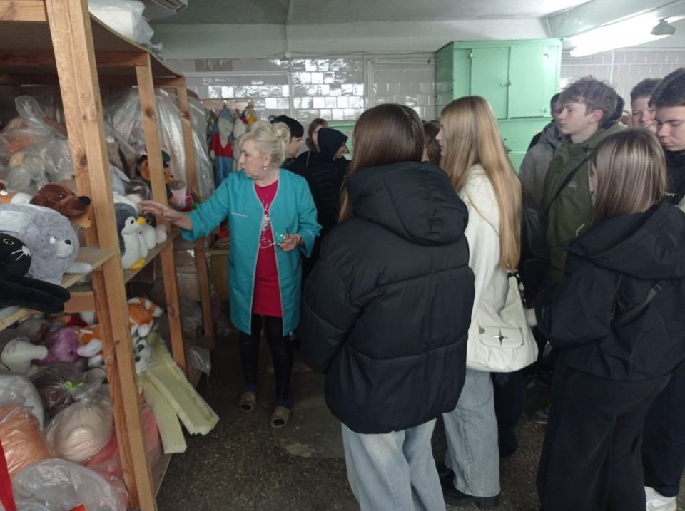 Ученики 8б и 9а классов МБОУ-СОШ4 вместе со своими классными руководителями в период осенних каникул продолжили углубляться в вопросы профориентации Ученики 8б и 9а классов МБОУ-СОШ4 вместе со своими классными руководителями в период осенних каникул продолжили углубляться в вопросы профориентации