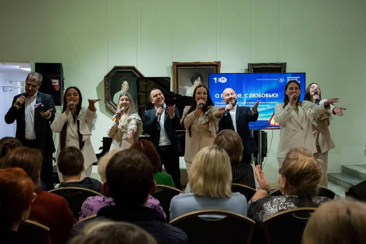 В «Брянском областном художественном музейно-выставочном центре» народная вокальная студия эстрадной песни «Созвучие» (рук В «Брянском областном художественном музейно-выставочном центре» народная вокальная студия эстрадной песни «Созвучие» (рук