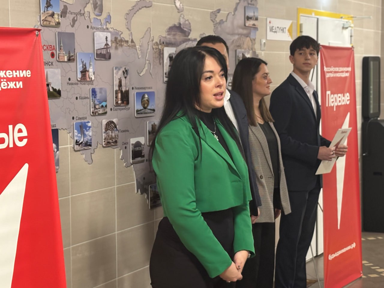 В Брянске в школе №72 по инициативе местного отделения «Движения Первых» сегодня, 5 ноября, открылась патриотическая выставка «Наследие России» В Брянске в школе №72 по инициативе местного отделения «Движения Первых» сегодня, 5 ноября, открылась патриотическая выставка «Наследие России»