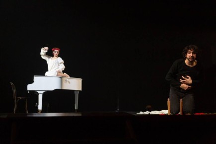 Поздним вечером 4 ноября зрители Брянского областного театра драмы погрузились в мистическую историю любви по повести И.С. Тургенева «КЛАРА МИЛИЧ»