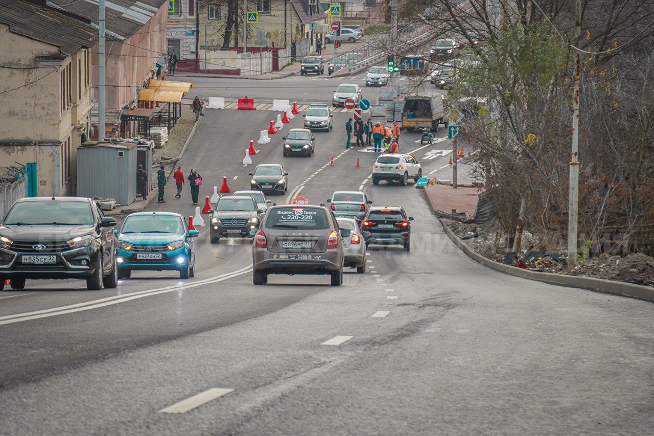 На улице Горького открыли движение автомобилей На улице Горького открыли движение автомобилей