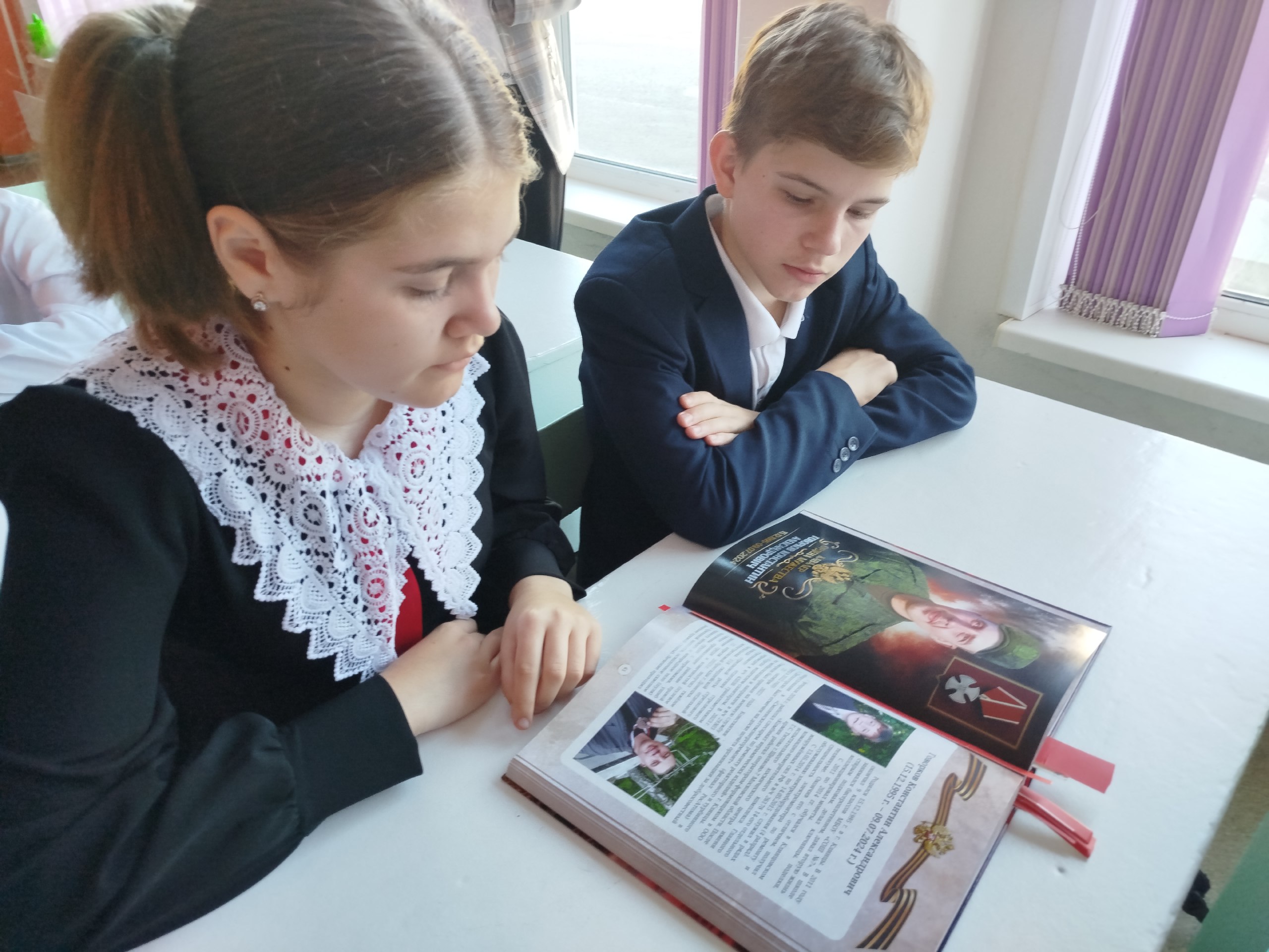 Советники директора по воспитанию МБОУ – СОШ№7 провели классную встречу с Говорковой Е. А. - мамой выпускника школы, погибшего при исполнении воинского долга в ходе специальной военной операции Советники директора по воспитанию МБОУ – СОШ№7 провели классную встречу с Говорковой Е. А. - мамой выпускника школы, погибшего при исполнении воинского долга в ходе специальной военной операции