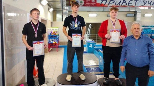 В Дятьково прошли соревнования по плаванию среди школьников