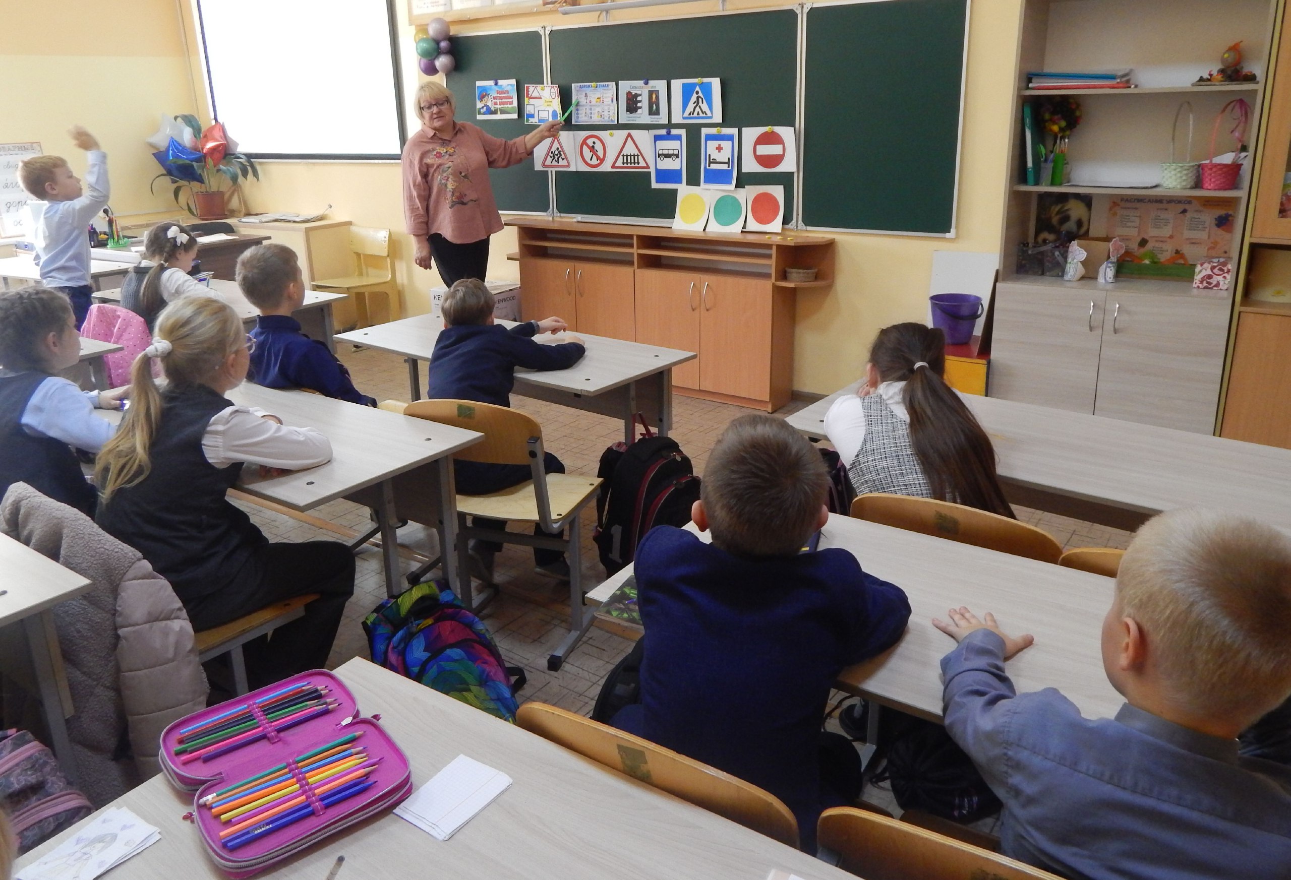 Краеведческая библиотека им. А.Ф. Землянского для учащихся СОШ № 2 провела беседу «Урок дорожной грамотности» Краеведческая библиотека им. А.Ф. Землянского для учащихся СОШ № 2 провела беседу «Урок дорожной грамотности»