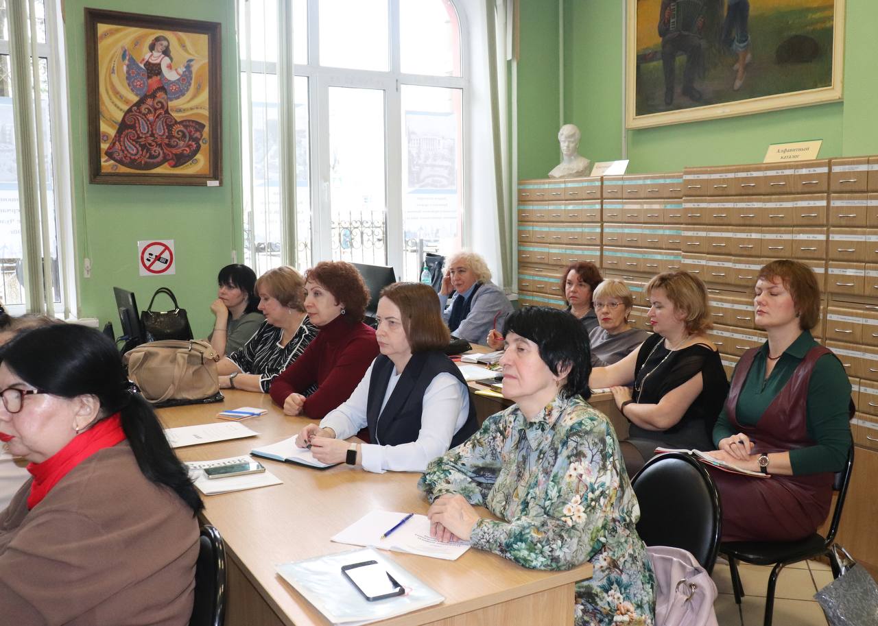 6 ноября специалисты Центральной городской библиотеки им. П.Л. Проскурина провели методический семинар для специалистов структурных подразделений МБУК «Централизованная система общедоступных библиотек» города Брянска 6 ноября специалисты Центральной городской библиотеки им. П.Л. Проскурина провели методический семинар для специалистов структурных подразделений МБУК «Централизованная система общедоступных библиотек» города Брянска